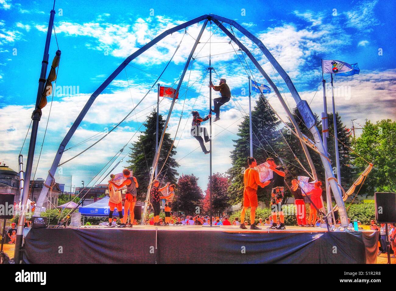 Matten & Cordages, Kunstflug und Auswuchten von Künstlern aus Circus Schule von Quebec nach Ankunft der Tall Ships 2017 inspiriert, Quebec City, Quebec, Kanada Stockfoto