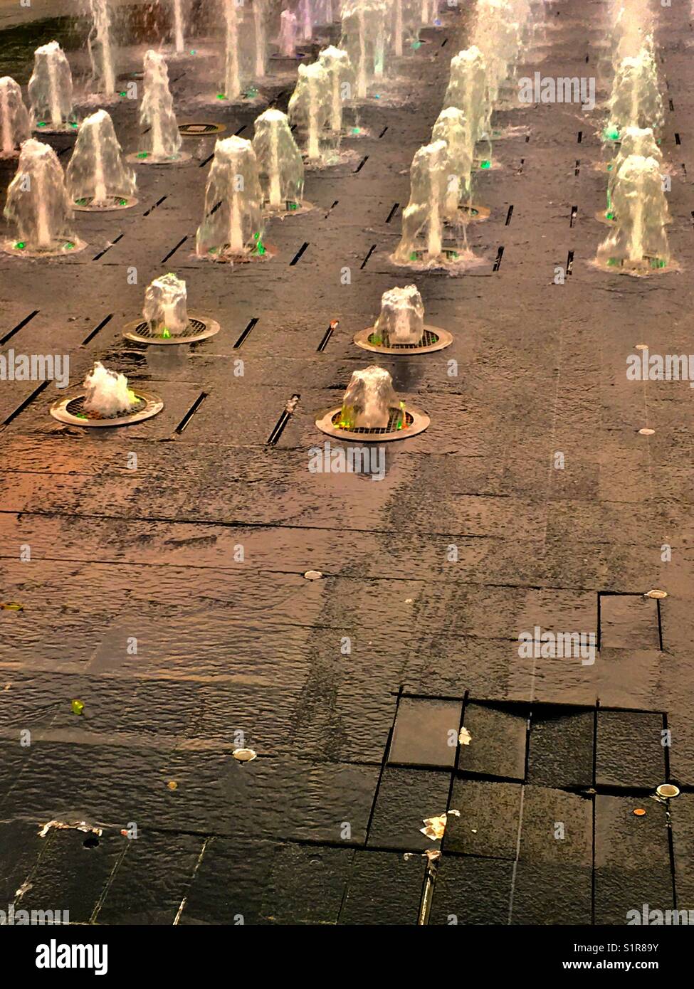 Wasserbrunnen in Manchester in England - Smartphone-aufgenommenes Stockfoto