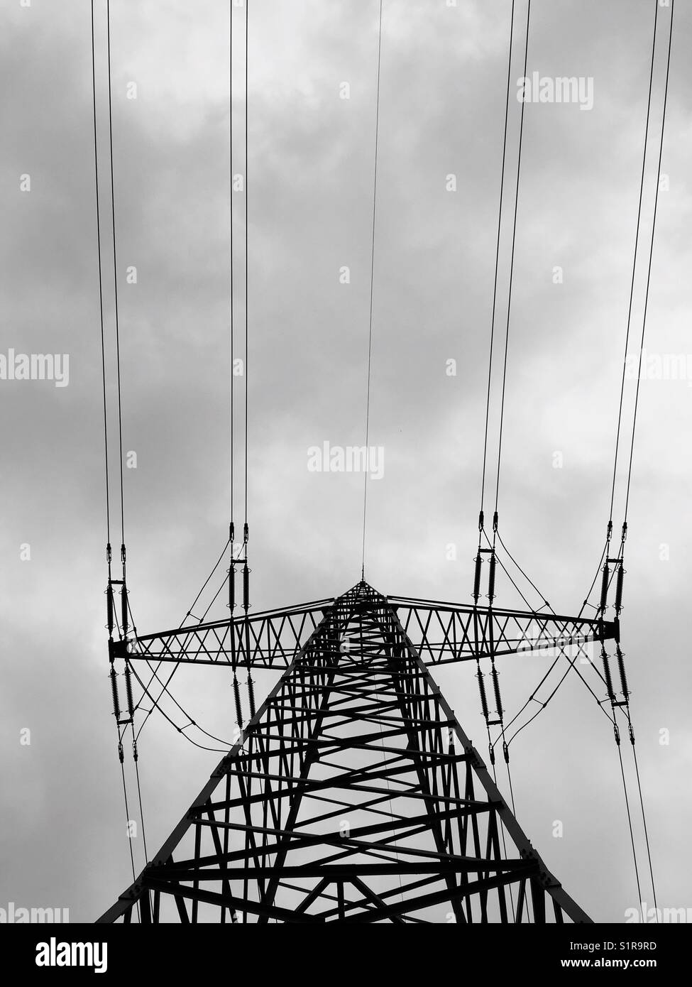 Strommast Schuß von Belog in Schwarz und Weiß Stockfoto