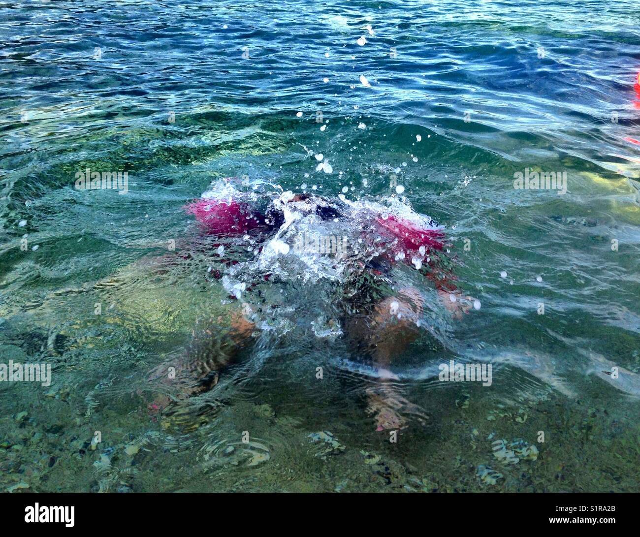 Mädchen unter Wasser Stockfoto