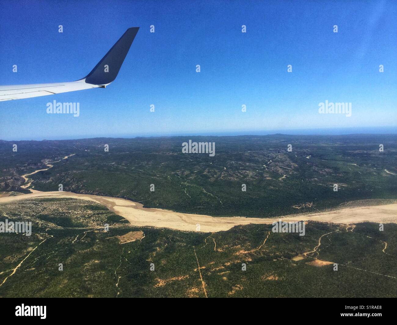 Fliegen über Baja California. - Smartphone-aufgenommenes Stockfoto