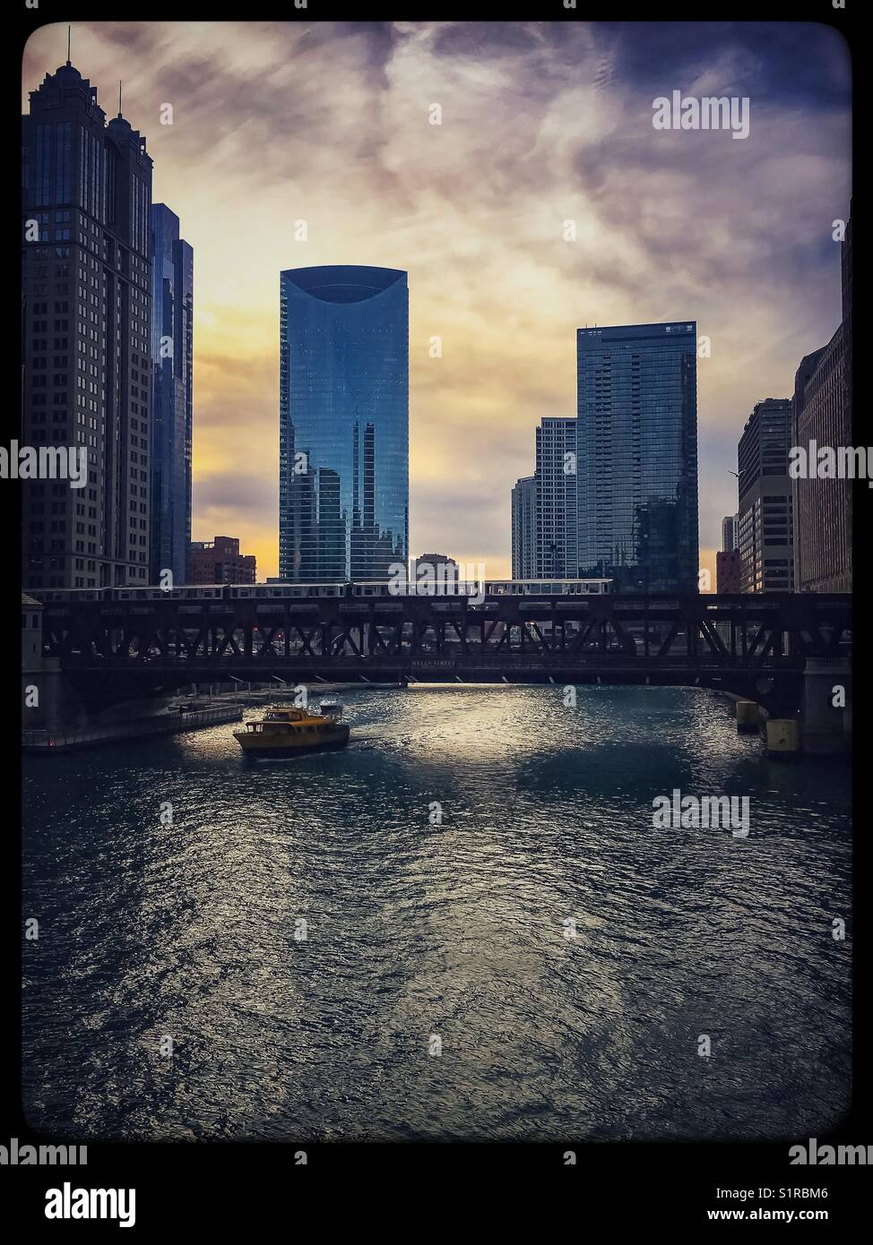 Abendstimmung über den Chicago River im Oktober Stockfoto