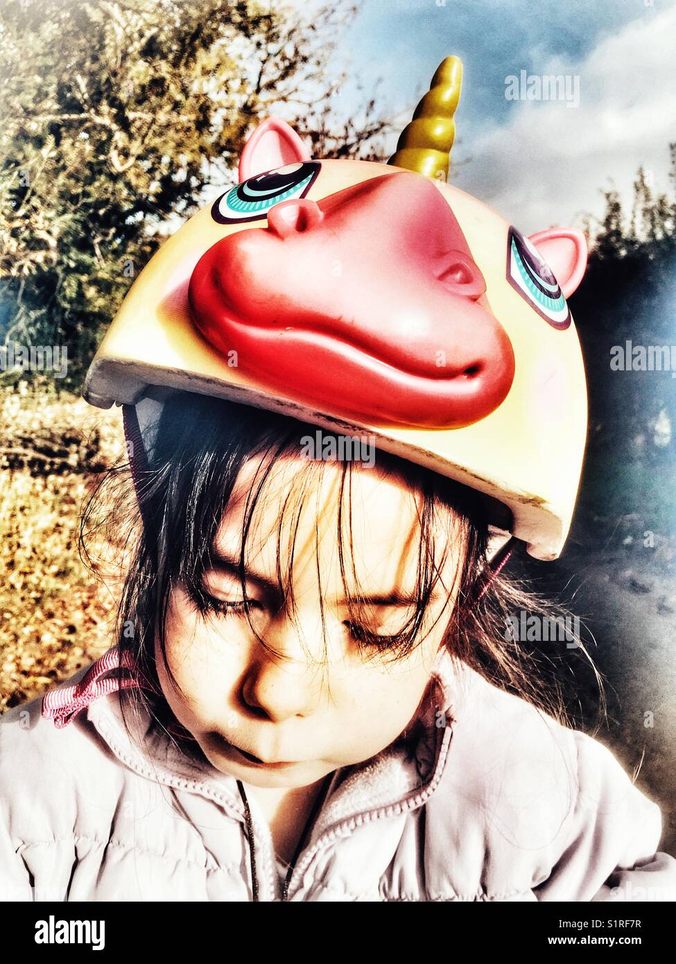 Raskullz Einhorn Fahrradhelm - Smartphone-aufgenommenes Stockfoto