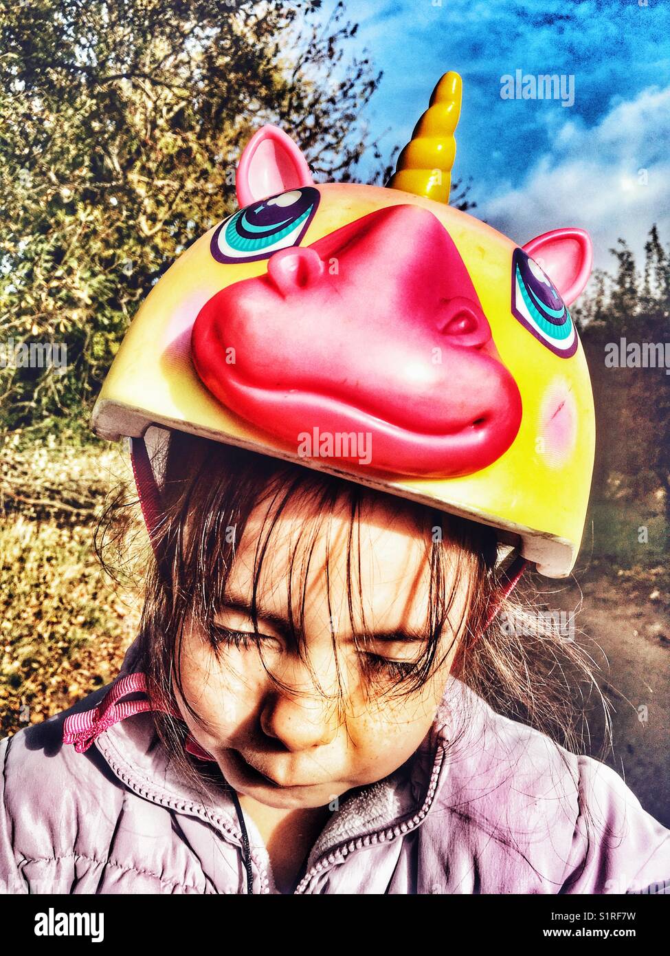 Raskullz Einhorn Fahrradhelm - Smartphone-aufgenommenes Stockfoto