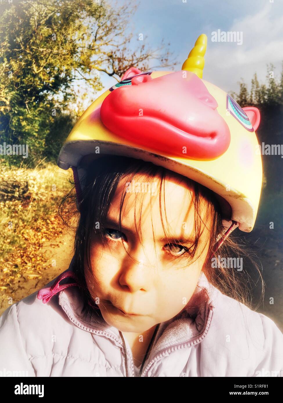 Raskullz Einhorn Fahrradhelm - Smartphone-aufgenommenes Stockfoto