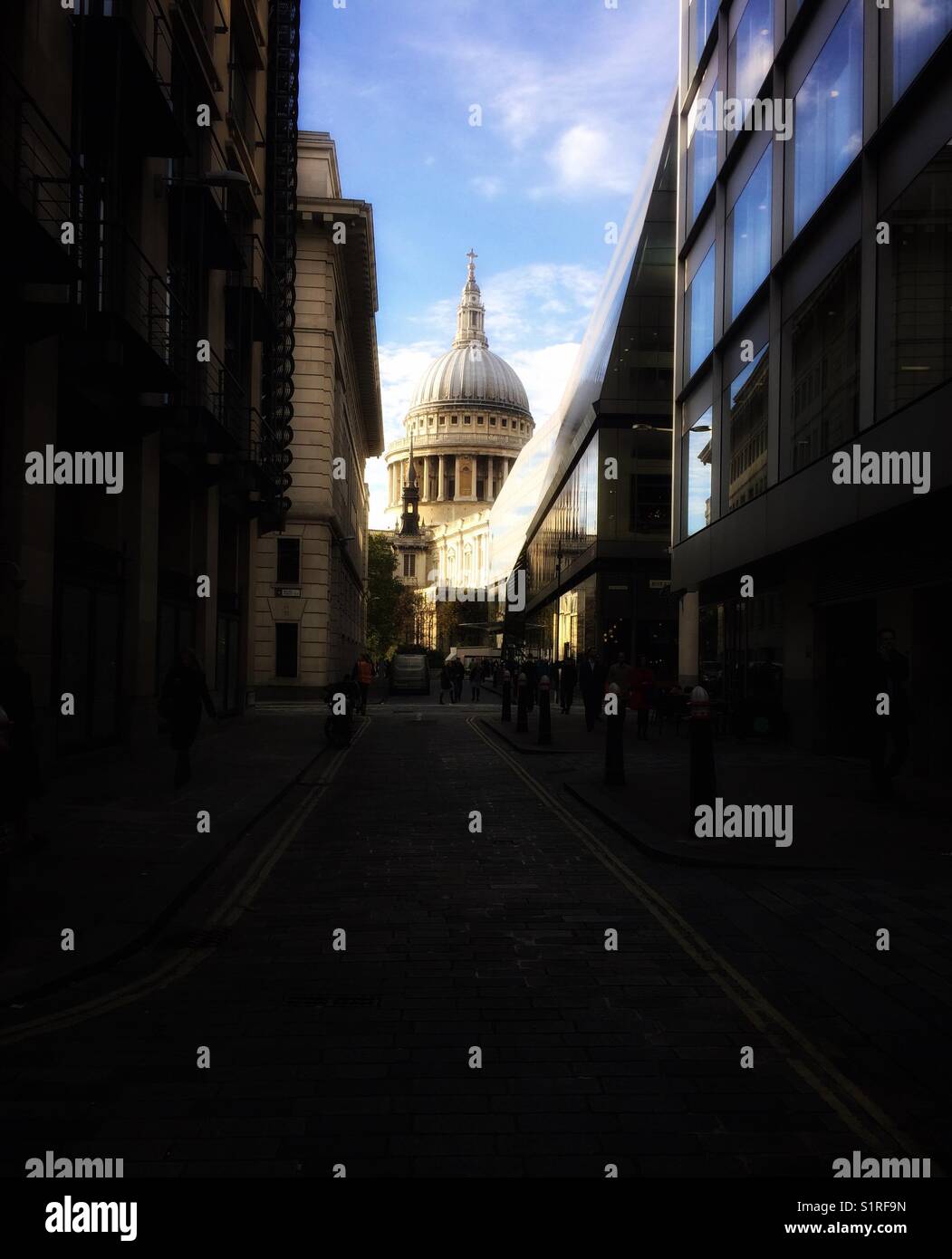 Die St Paul's Kathedrale und eines neuen Change, London, Vereinigtes Königreich Stockfoto