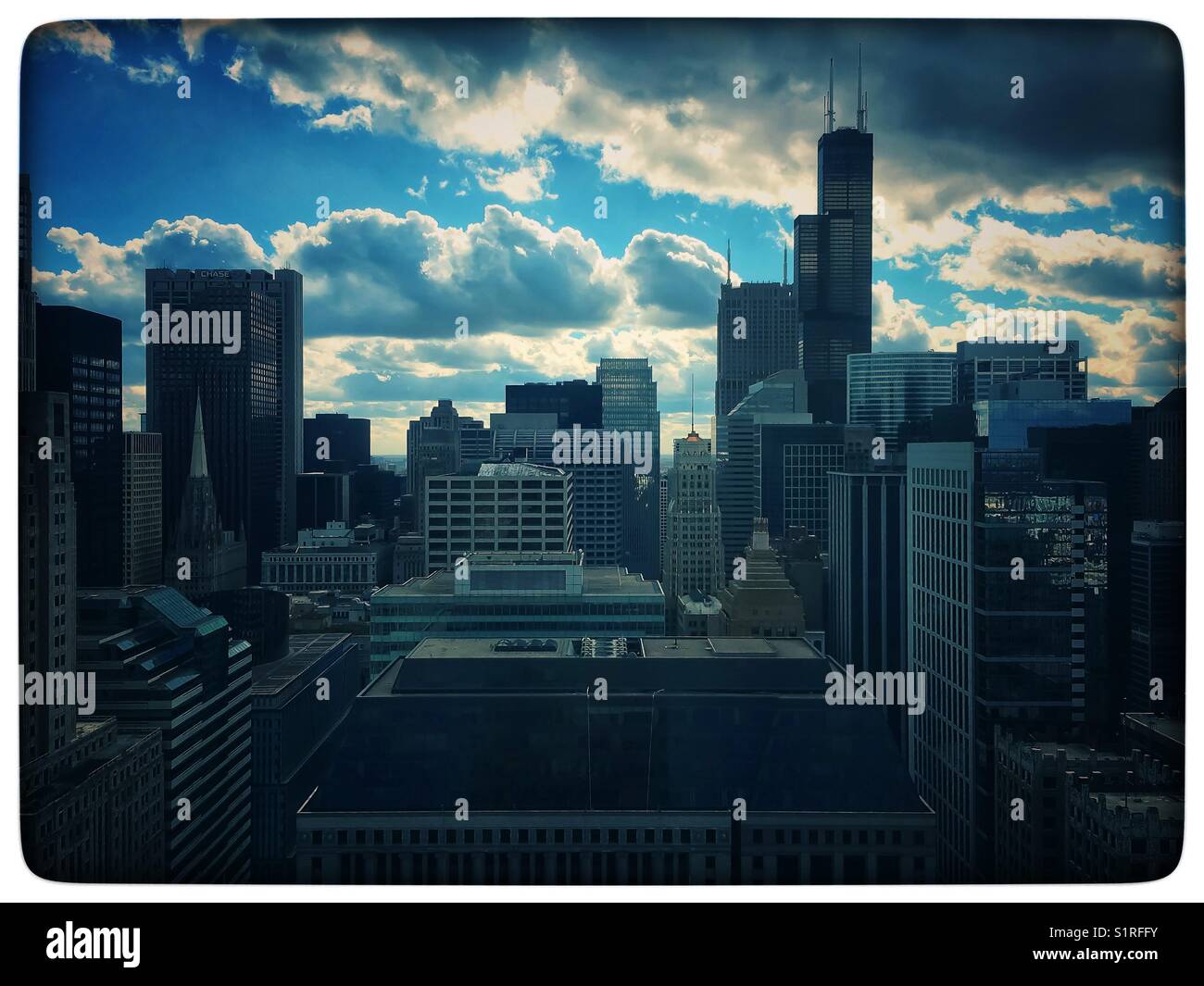 Wolken Rollen in über Chicago Skyline. Stockfoto