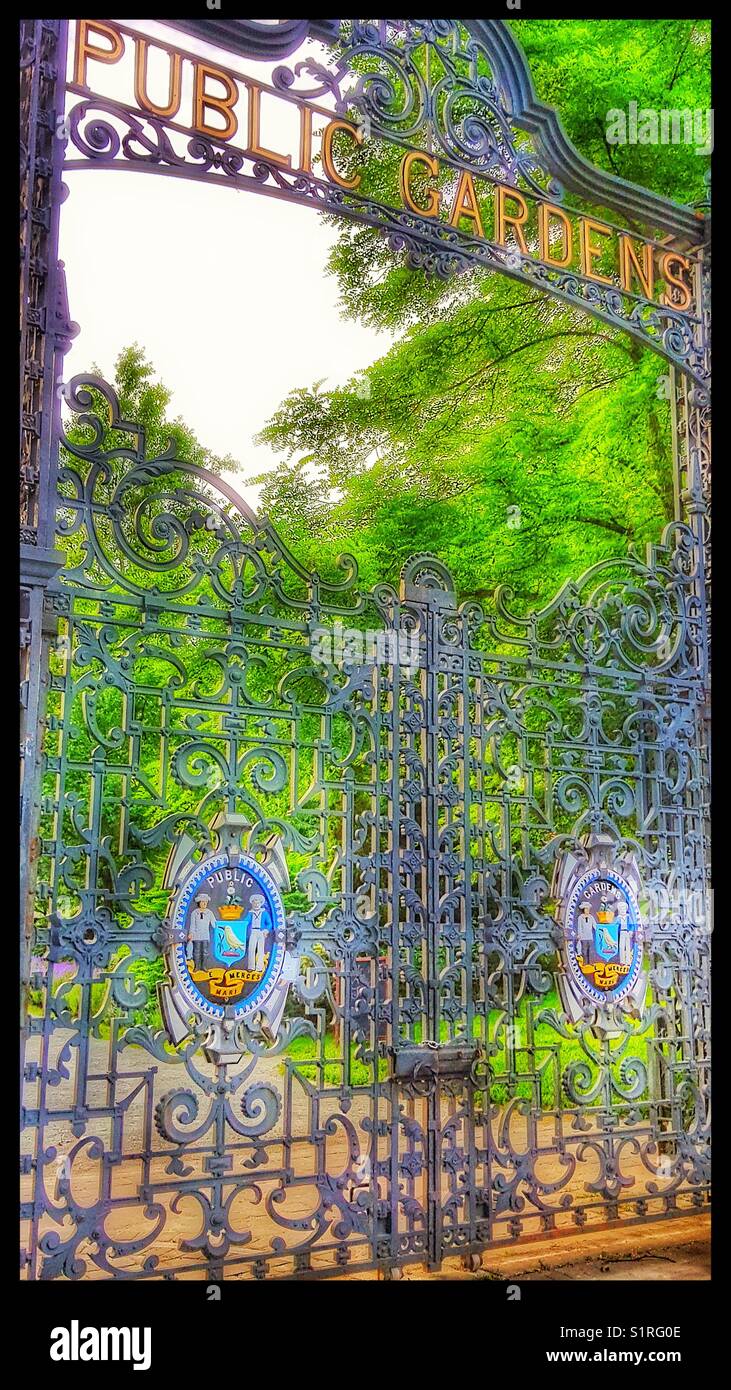 Schmiedeeiserne Tore zu Viktorianischen Ära Halifax Public Gardens (1867), Halifax, Nova Scotia, Kanada - Smartphone-aufgenommenes Stockfoto