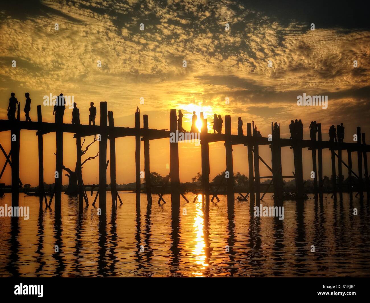 Sonnenuntergang auf u-bein Brücke in Mandalay, Myanmar Stockfoto