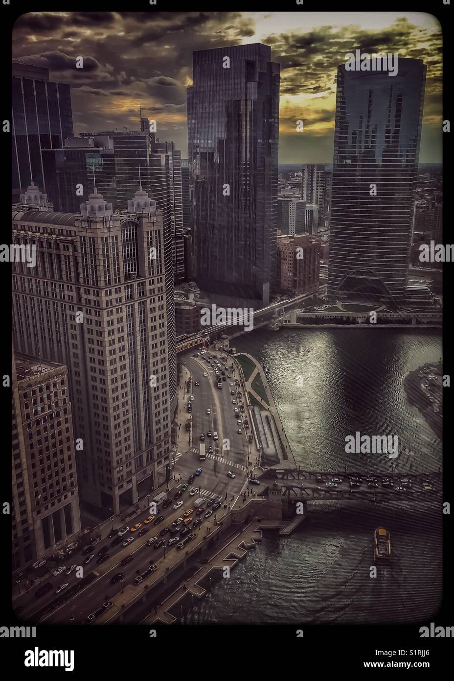 Wunderschöne Skyline von Chicago und den Fluss von oben gesehen Stockfoto