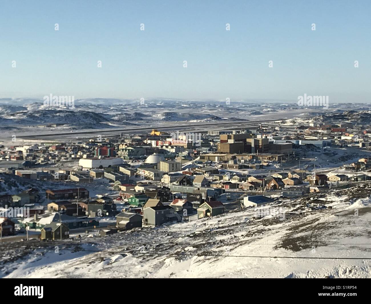 Anzeigen von Iqaluit, Nunavut, Kanada, an klaren Tagen Stockfoto