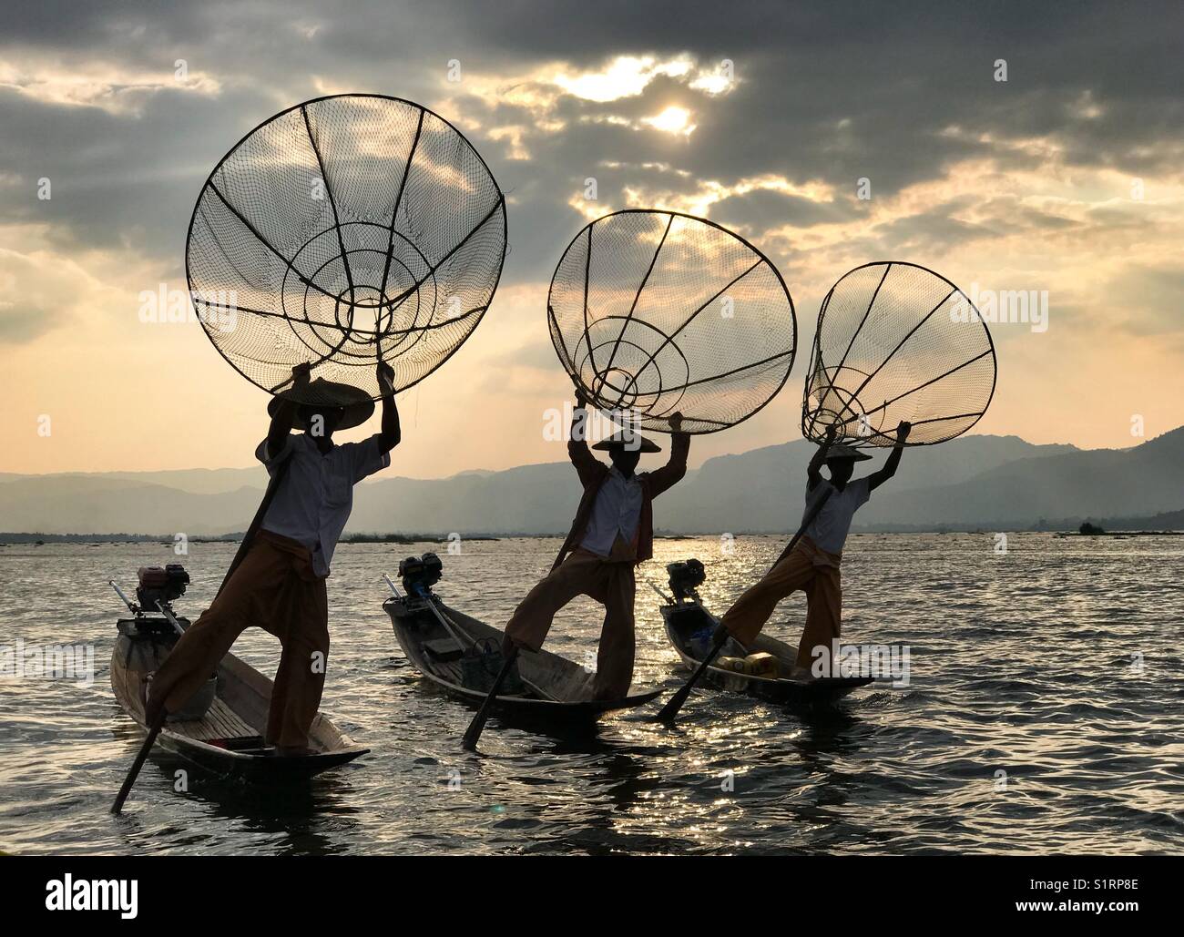 Fischern am Inle-See in Myanmar Stockfoto