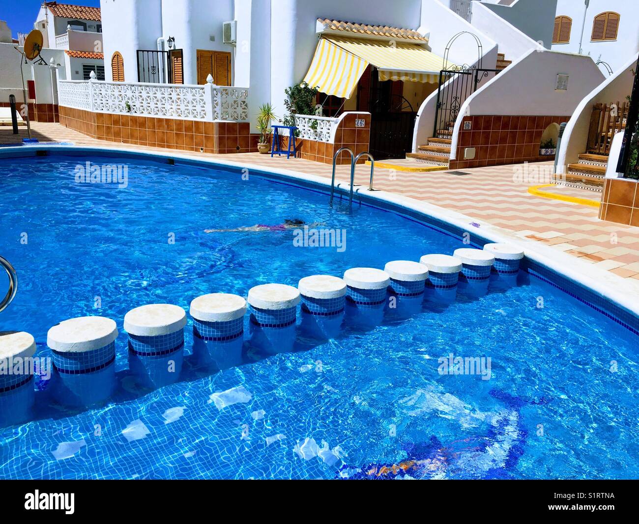 Schwimmbad in Spanien Stockfoto