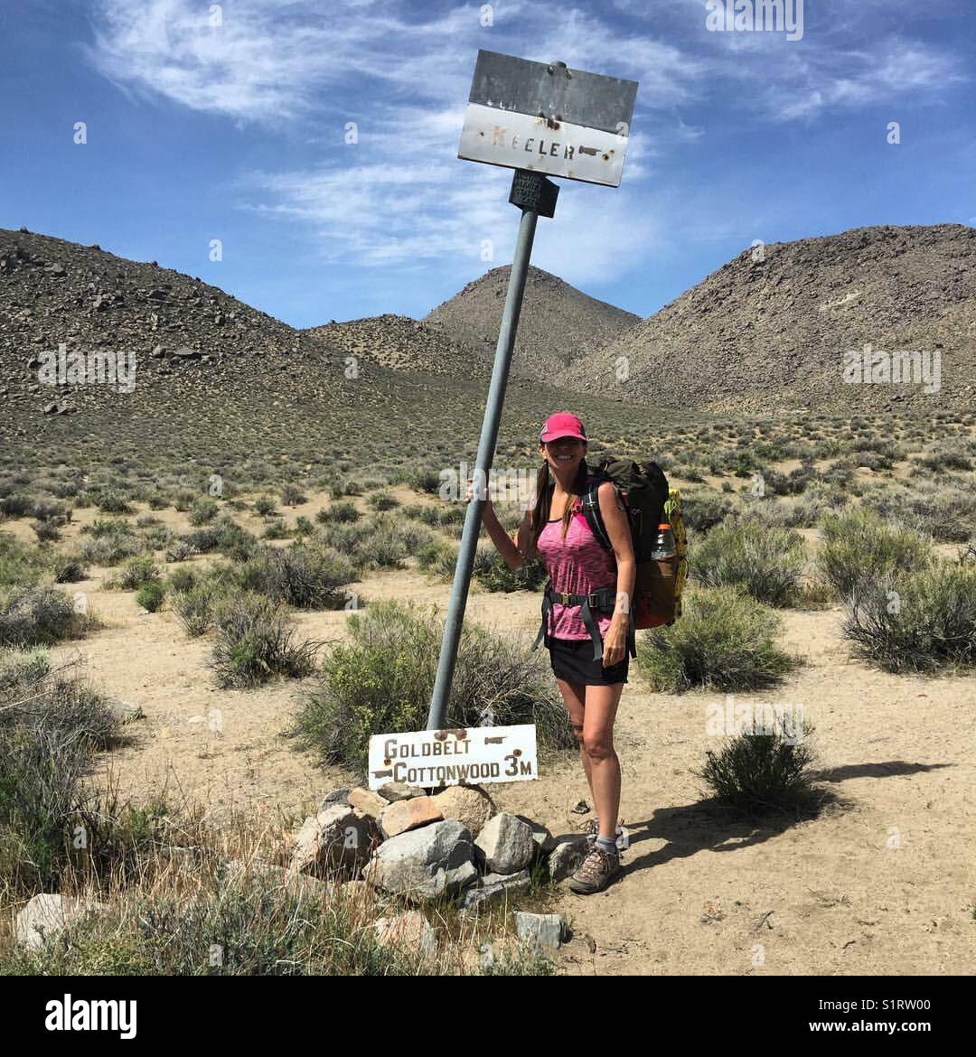 Frau backpacker Death Valley Stockfoto