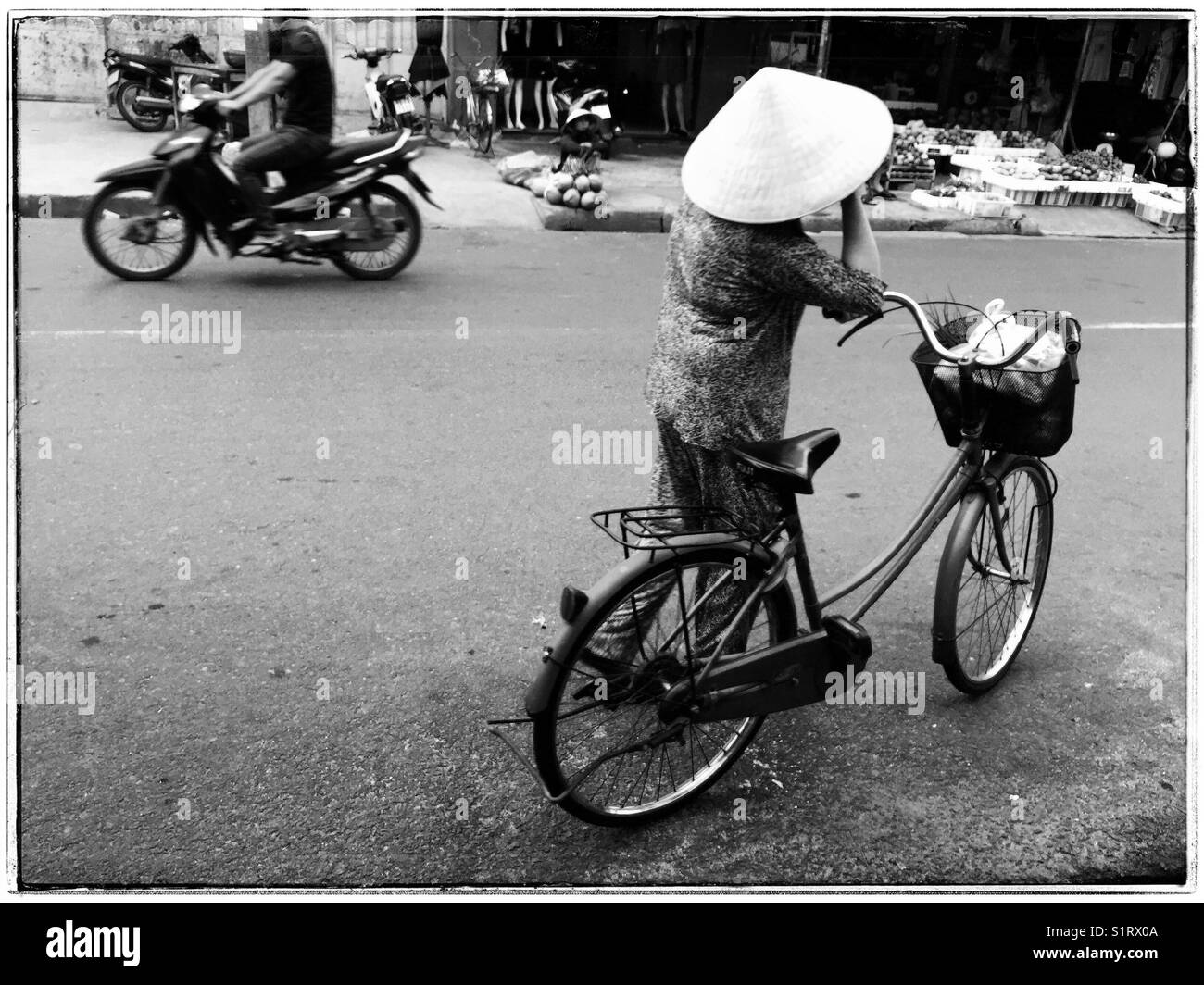 Lokale Verkehrsmittel in Vietnam. - Smartphone-aufgenommenes Stockfoto