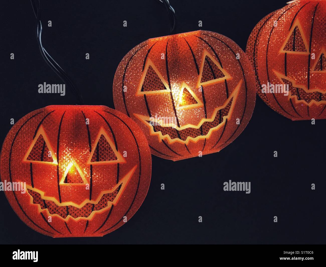Halloween, Kürbis, Lichterketten - Smartphone-aufgenommenes Stockfoto