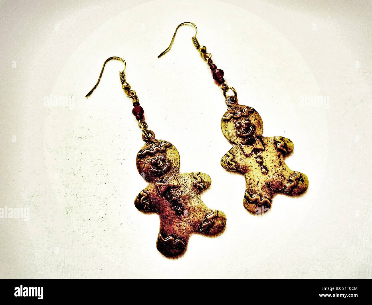 Handgefertigte Gingerbread Man Ohrringe - Smartphone-aufgenommenes Stockfoto