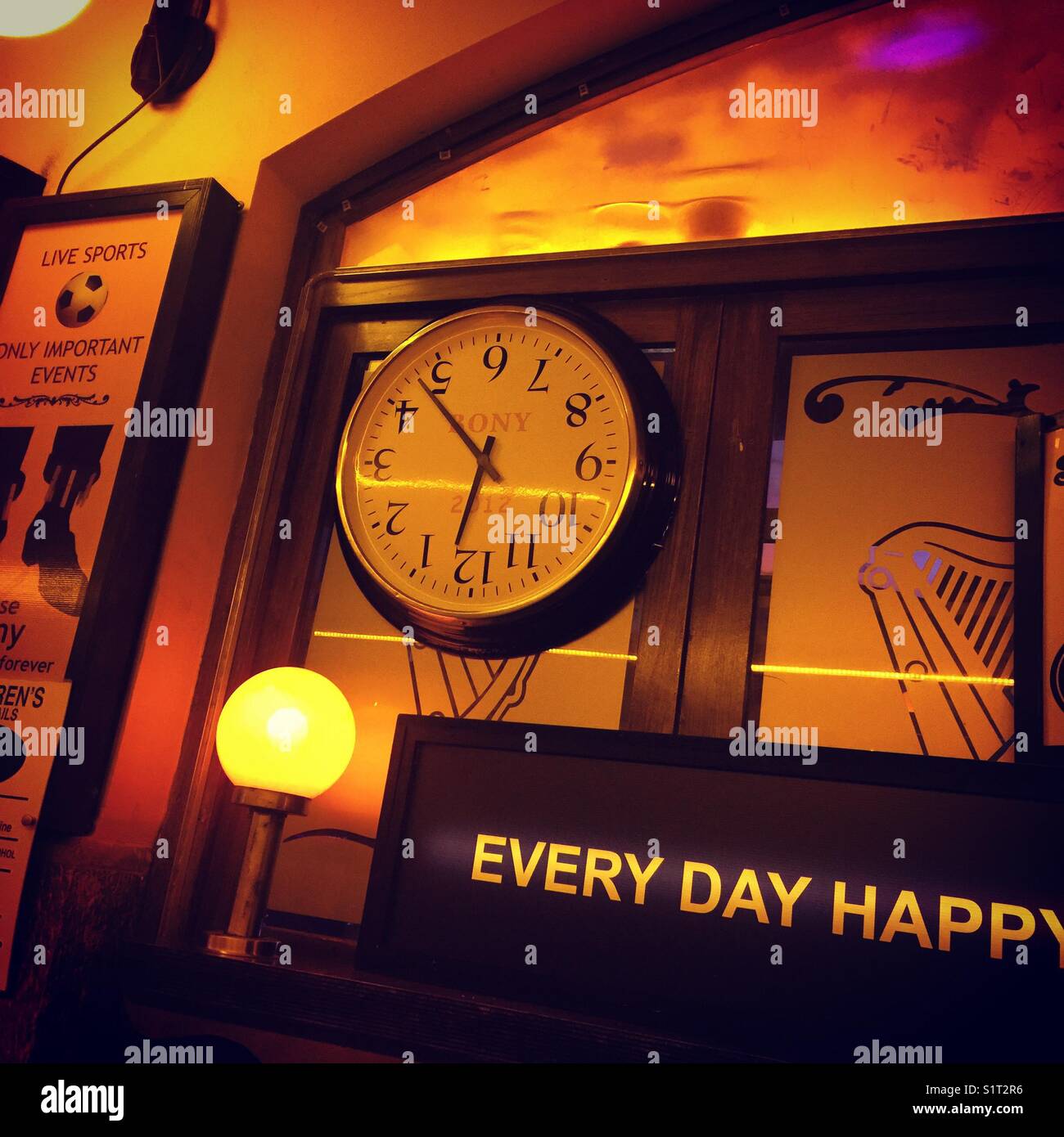 Mit der Oberseite nach unten Clock - Smartphone-aufgenommenes Stockfoto