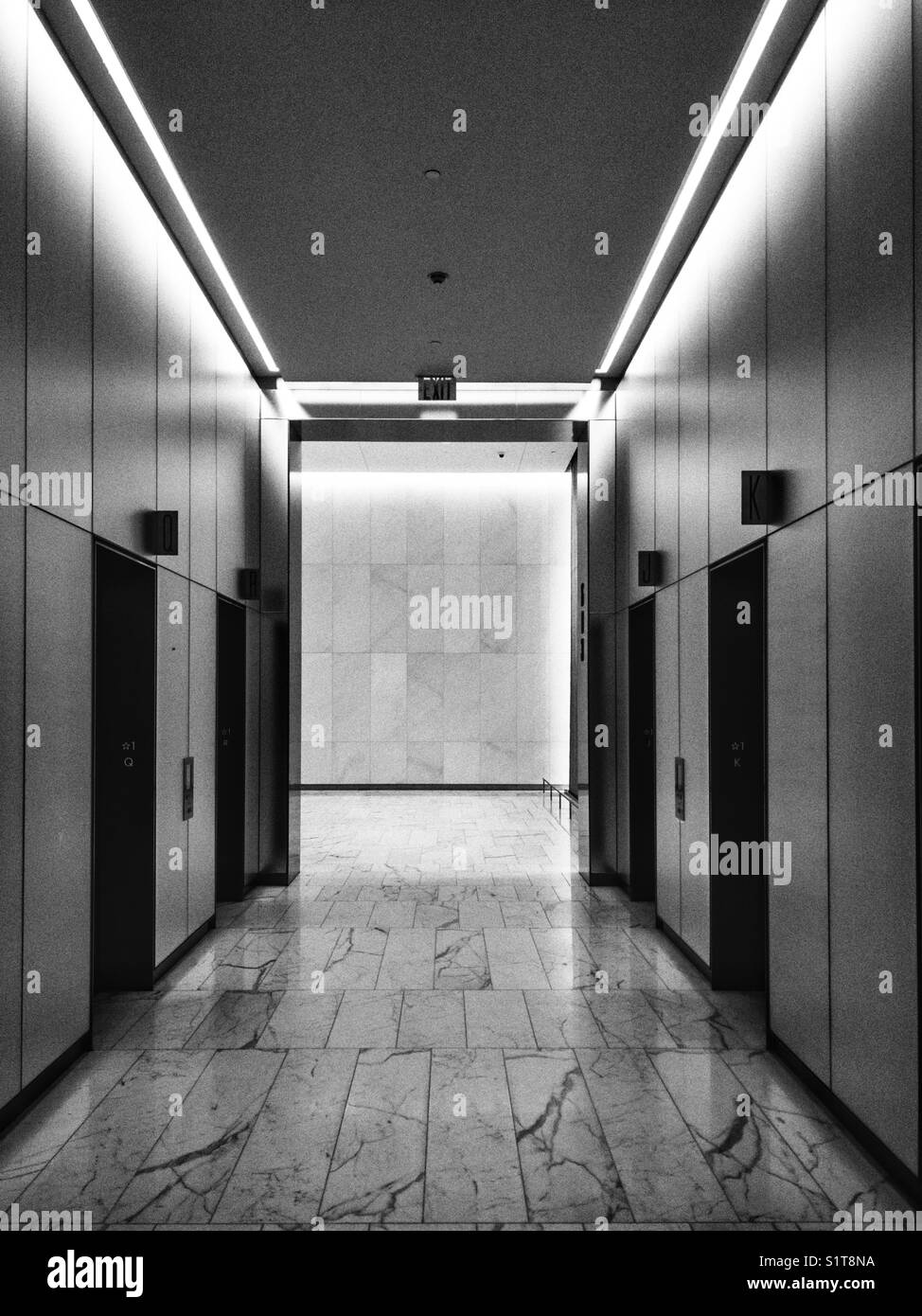 Der Aufzug Lobby auf ein schickes Bürogebäude in Midtown Manhattan Stockfoto