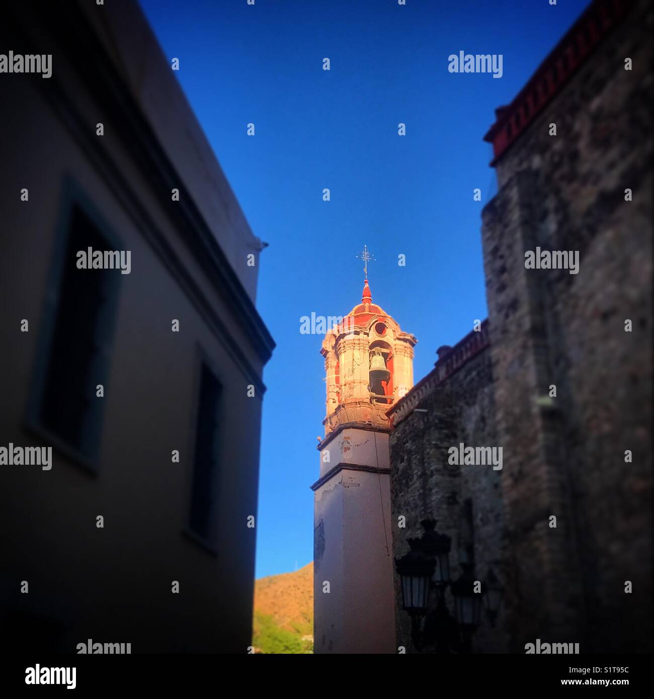 Sonnenlicht beleuchtet San Diego de Alcala Kirche in Guanajuato, Mexiko Stockfoto