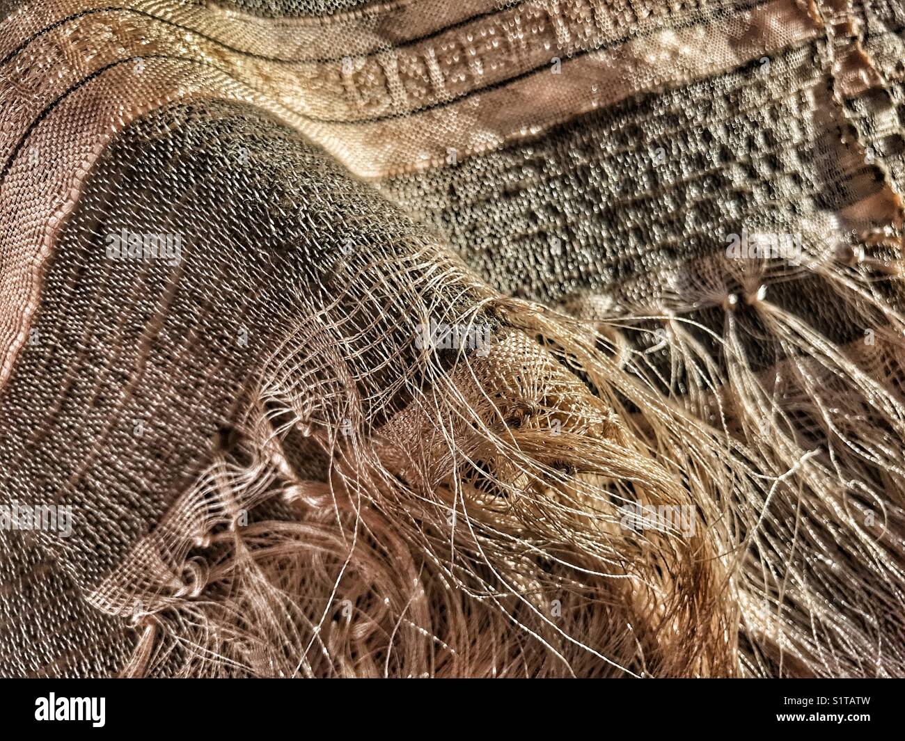 Schal aus Leinen und Seide, Nahaufnahme mit Fäden und Textur. Stockfoto