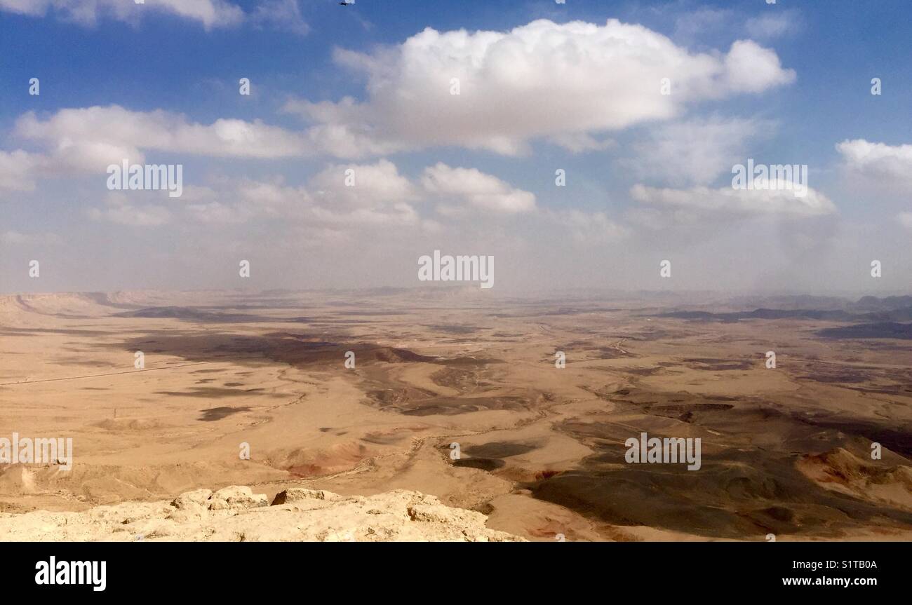 Wüstenlandschaften an den Ramon Krater in Israel. Stockfoto