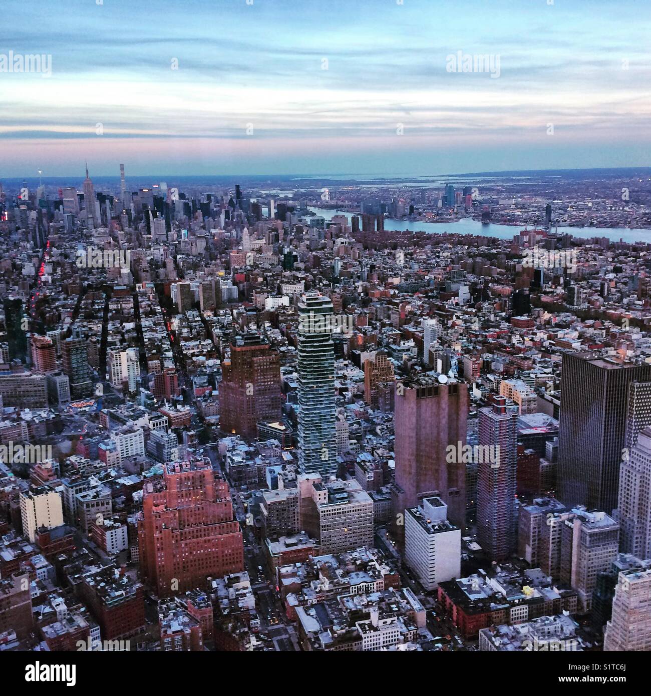 Ein Sonnenuntergang Blick nach Norden von einer Welt Observatorium, das One World Trade Center, Manhattan, New York City Stockfoto