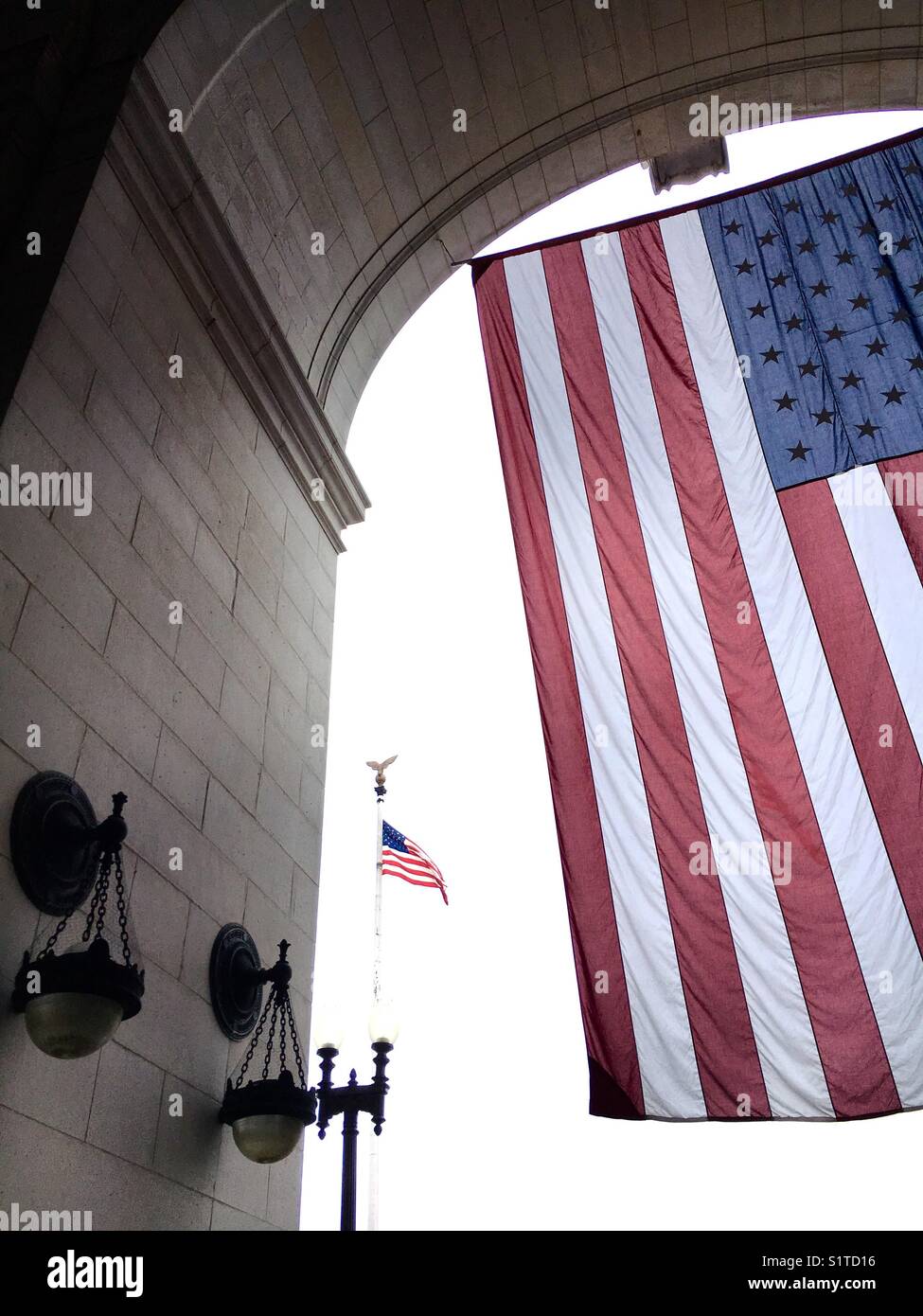 Amerikanische Flagge an der Union Station Stockfoto