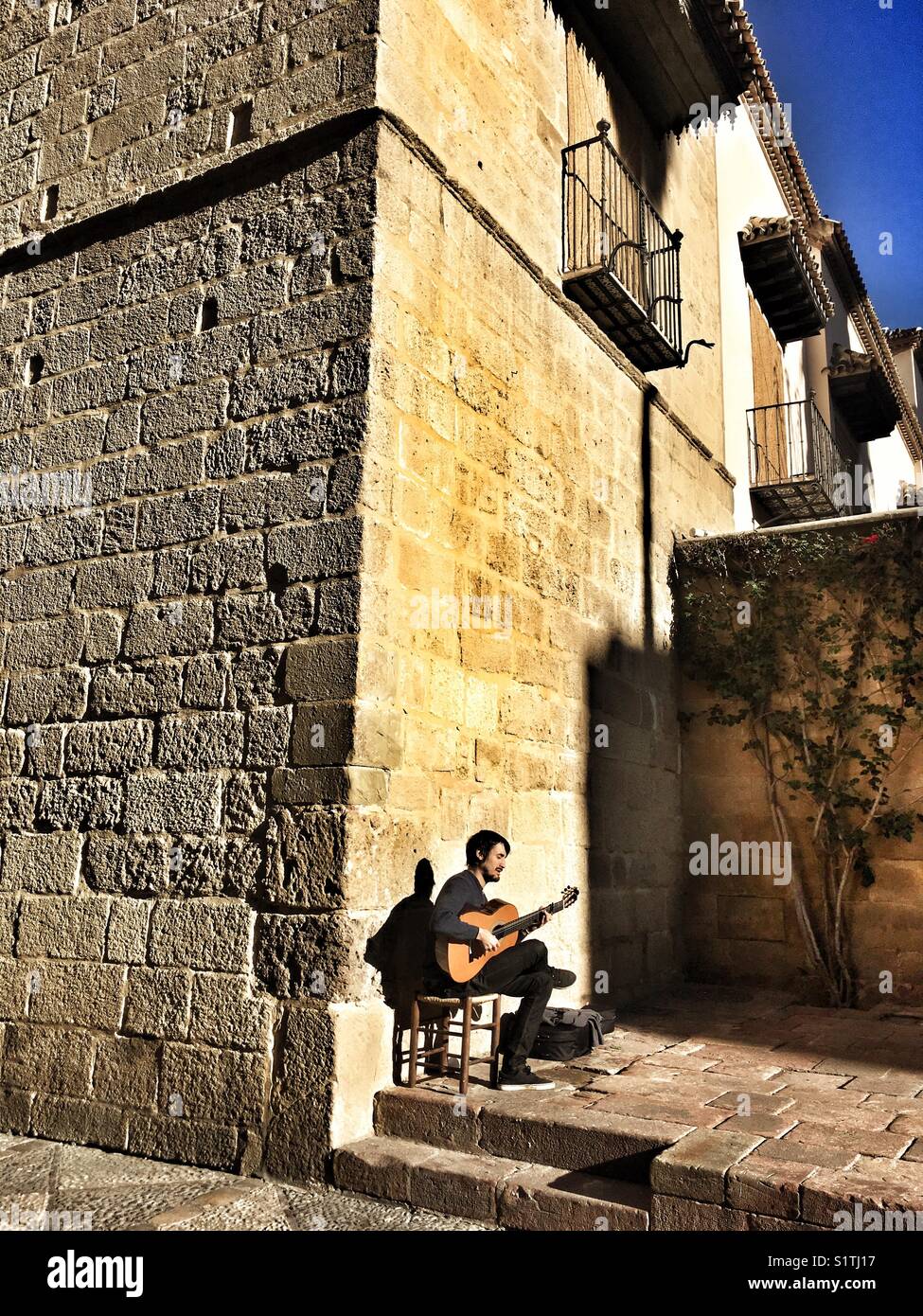 Gitarrist, Gitarre zu spielen, das Picasso Museum, die Altstadt von Malaga, Spanien Stockfoto