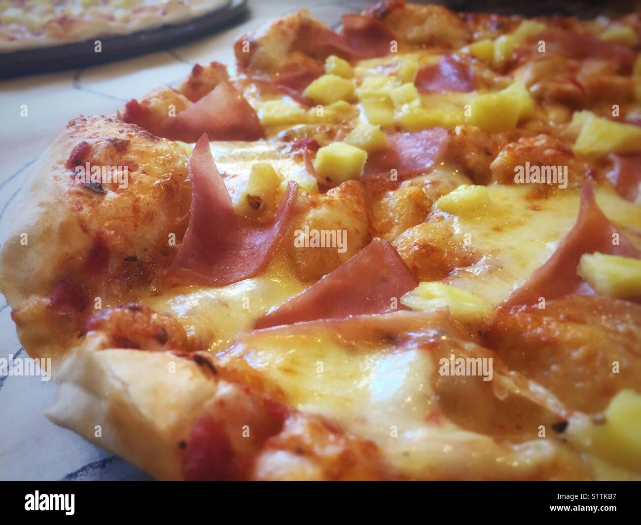 Schinken und Ananas Pizza Stockfoto