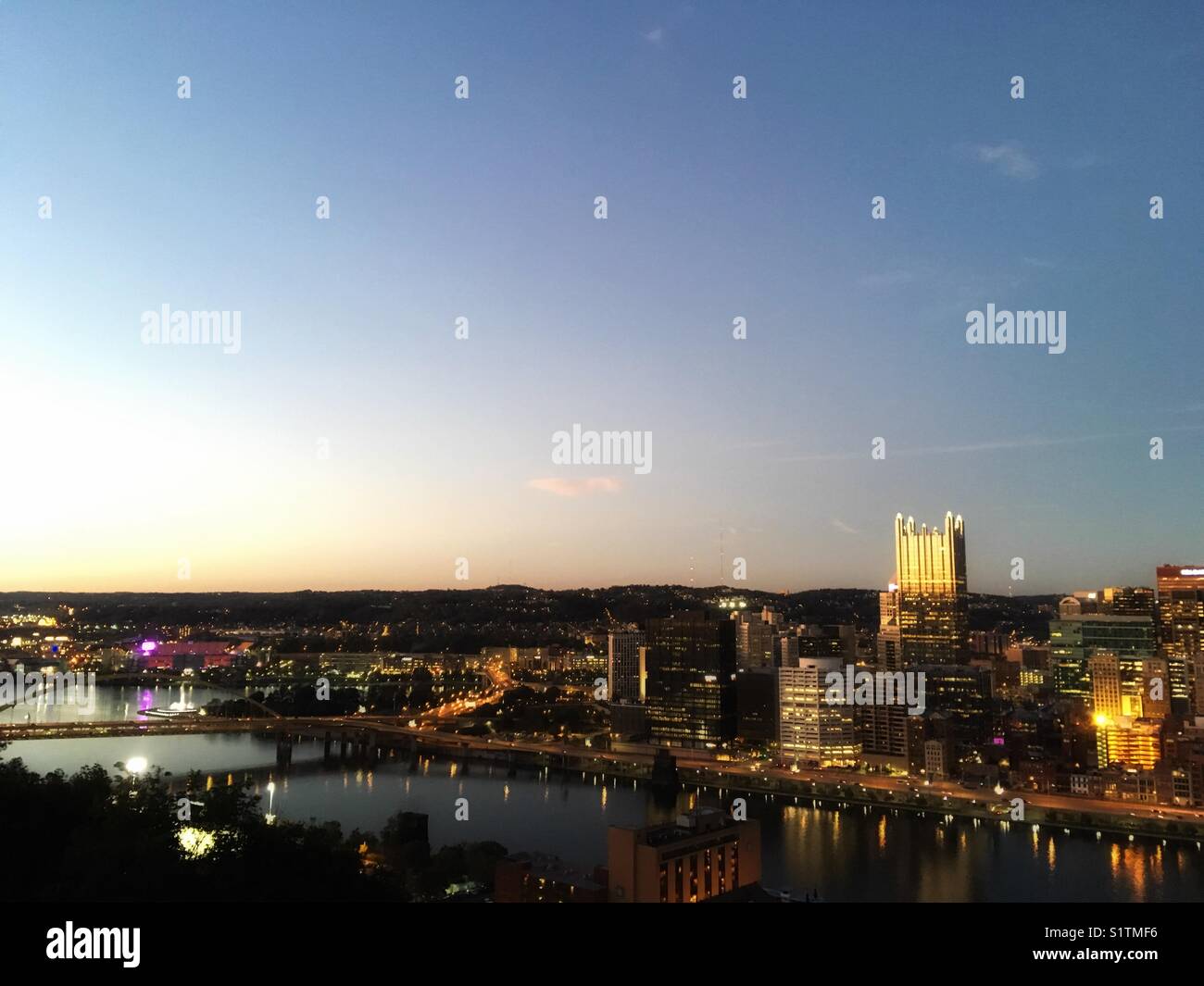 Die Skyline von Pittsburgh, Pennsylvania, USA bei Sonnenuntergang Stockfoto