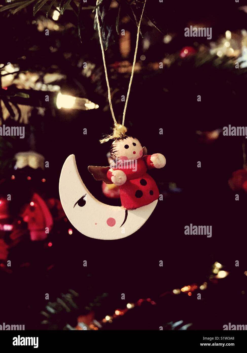 Weihnachts-Dekoration auf einem Baum Stockfoto