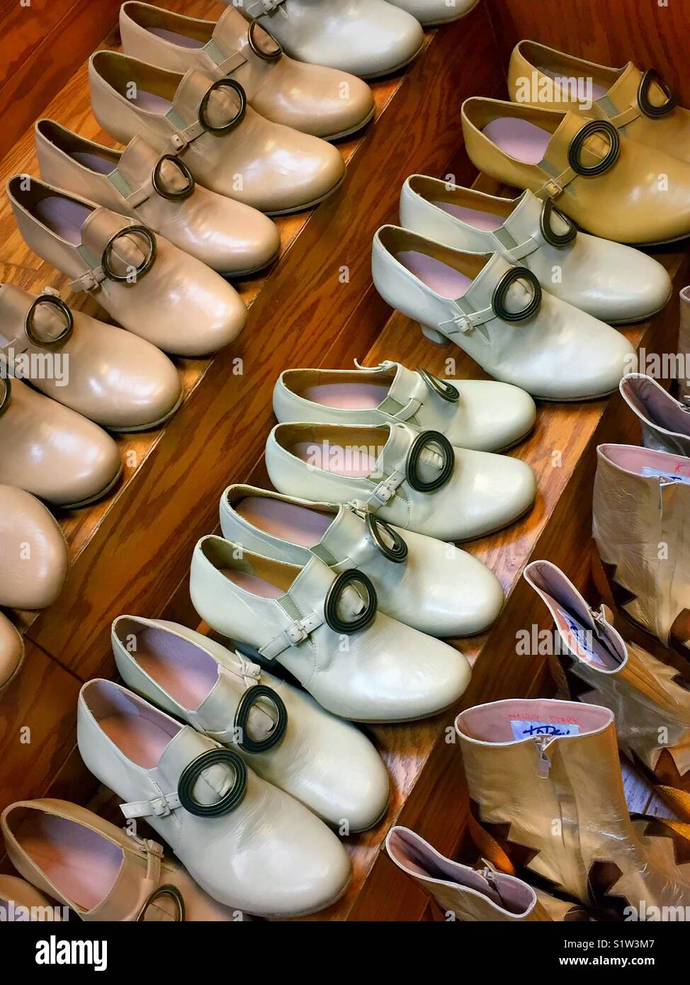 Handgefertigter schnalle Schuhe für die Broadway Show Hamilton, New York, USA Stockfoto