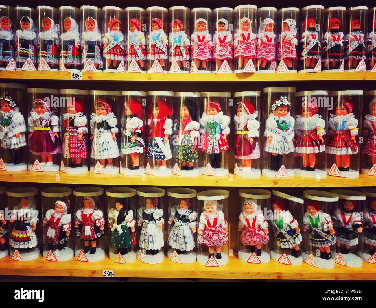 Der tschechischen Puppen in Trachten Stockfoto
