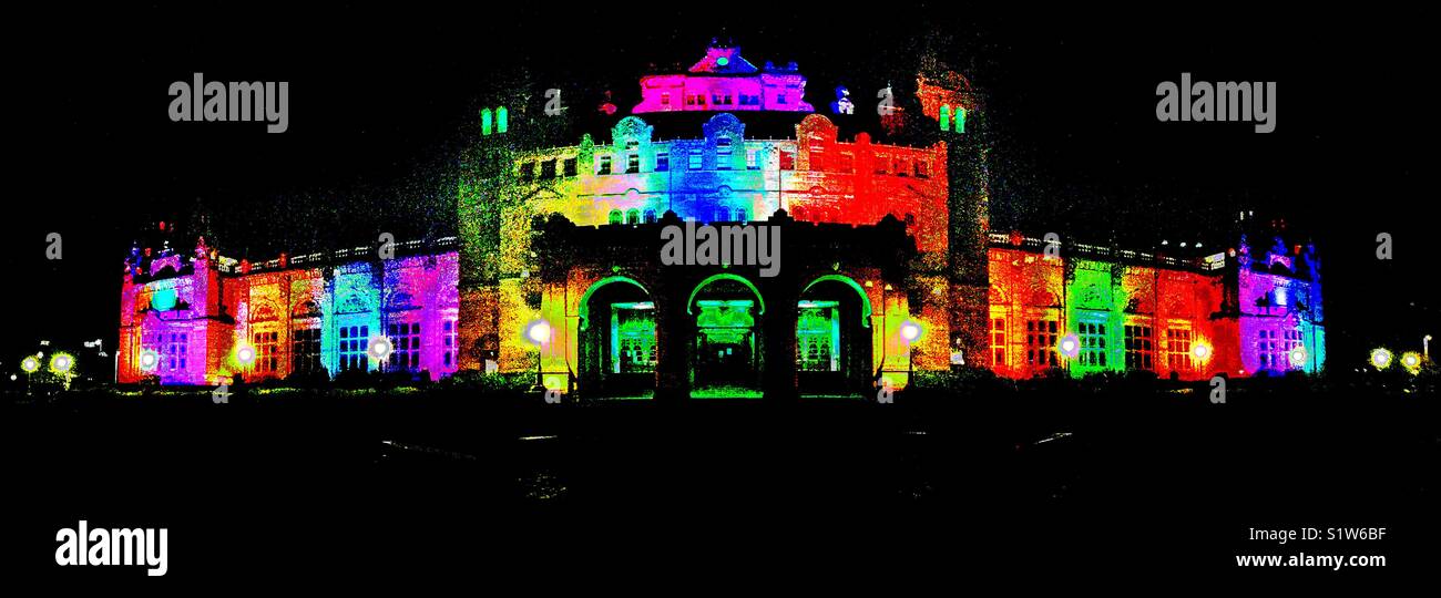 Von Glasgow Kelvingrove Museum bei Nacht. - Smartphone-aufgenommenes Stockfoto