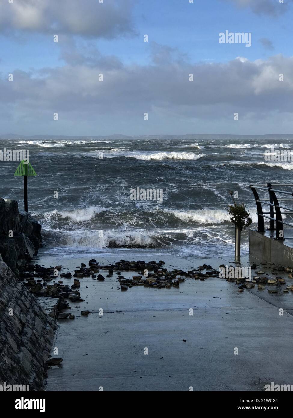 Stürmische Meere, Little Haven, Pembrokeshire Stockfoto