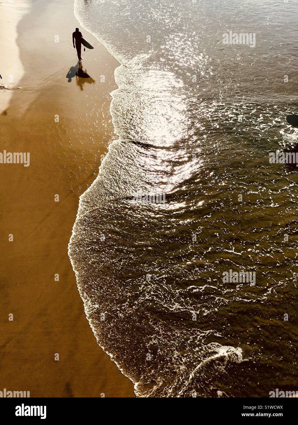 Surfer am Strand aufwachen. Manhattan Beach, Kalifornien USA. Stockfoto