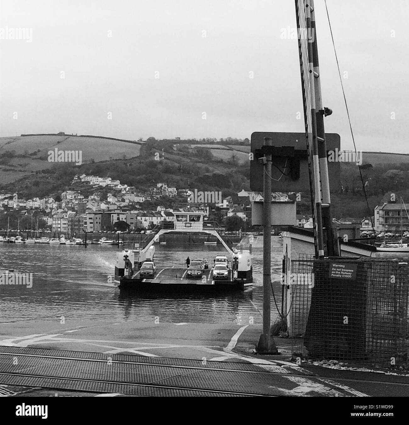 Schwarz-weiß Foto von den höheren Fähre von kingswear nach Dartmouth. Stockfoto