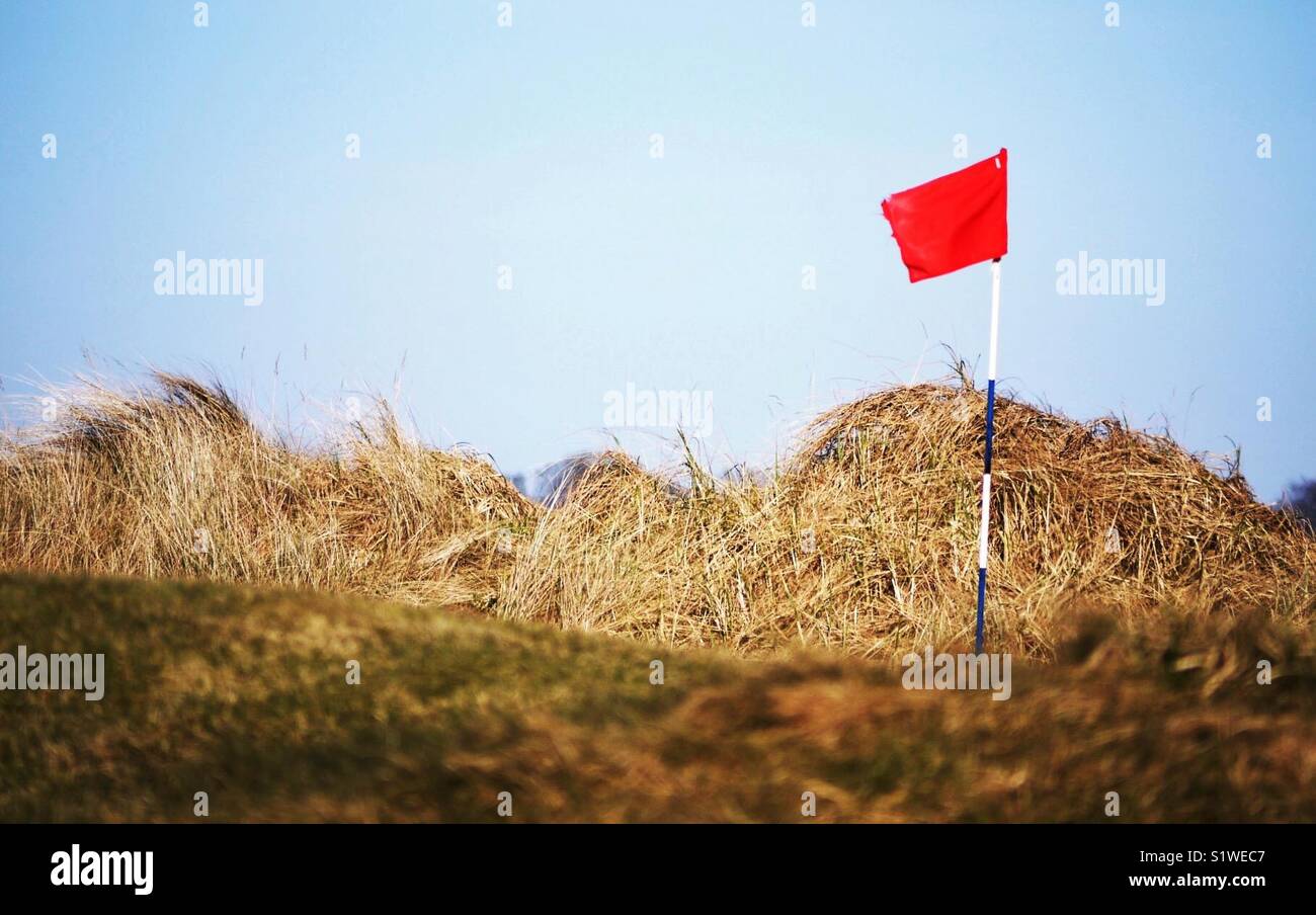 Rote Flagge auf Carnoustie Golf Course, Angus, Schottland Stockfoto