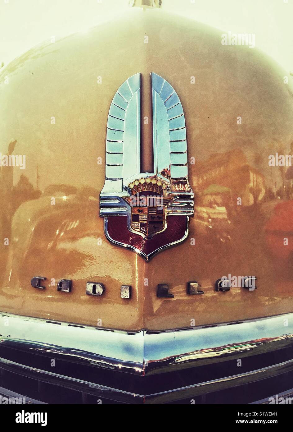 Motorhaube eines Vintage Cadillac - Smartphone-aufgenommenes Stockfoto Motorhaube eines Vintage Cadillac - Smartphone-aufgenommenes Stockfoto