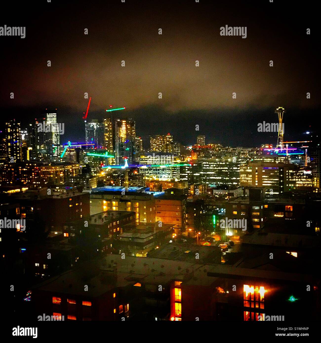 Blick auf Seattle vom Capitol Hill in der Nacht. Stockfoto