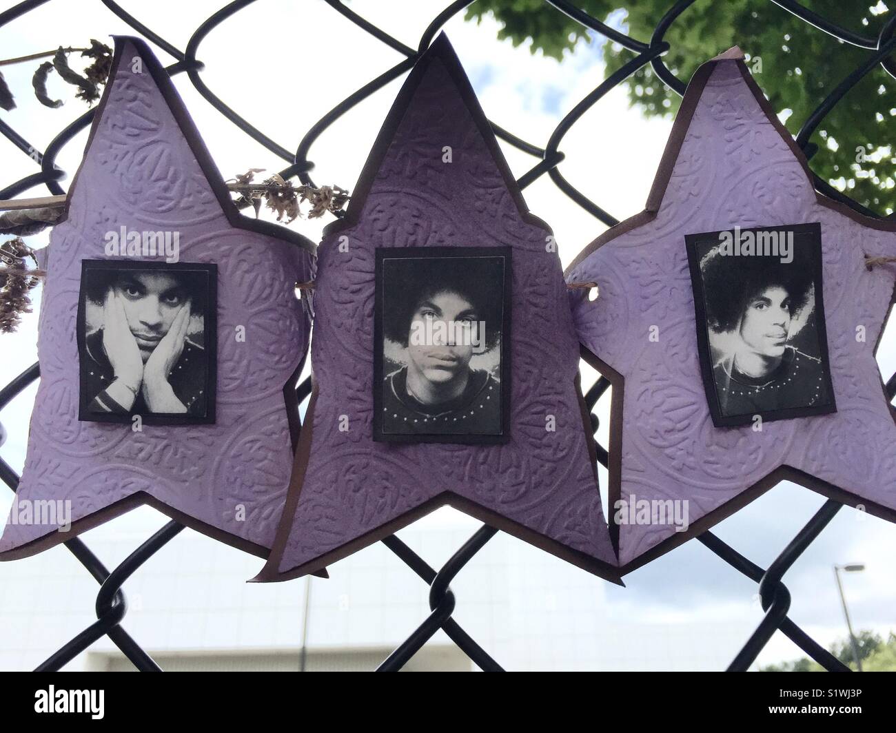 Prinz memorial Fan Art auf den Zaun an Paisley Park, Chanhassen, MN. - Smartphone-aufgenommenes Stockfoto