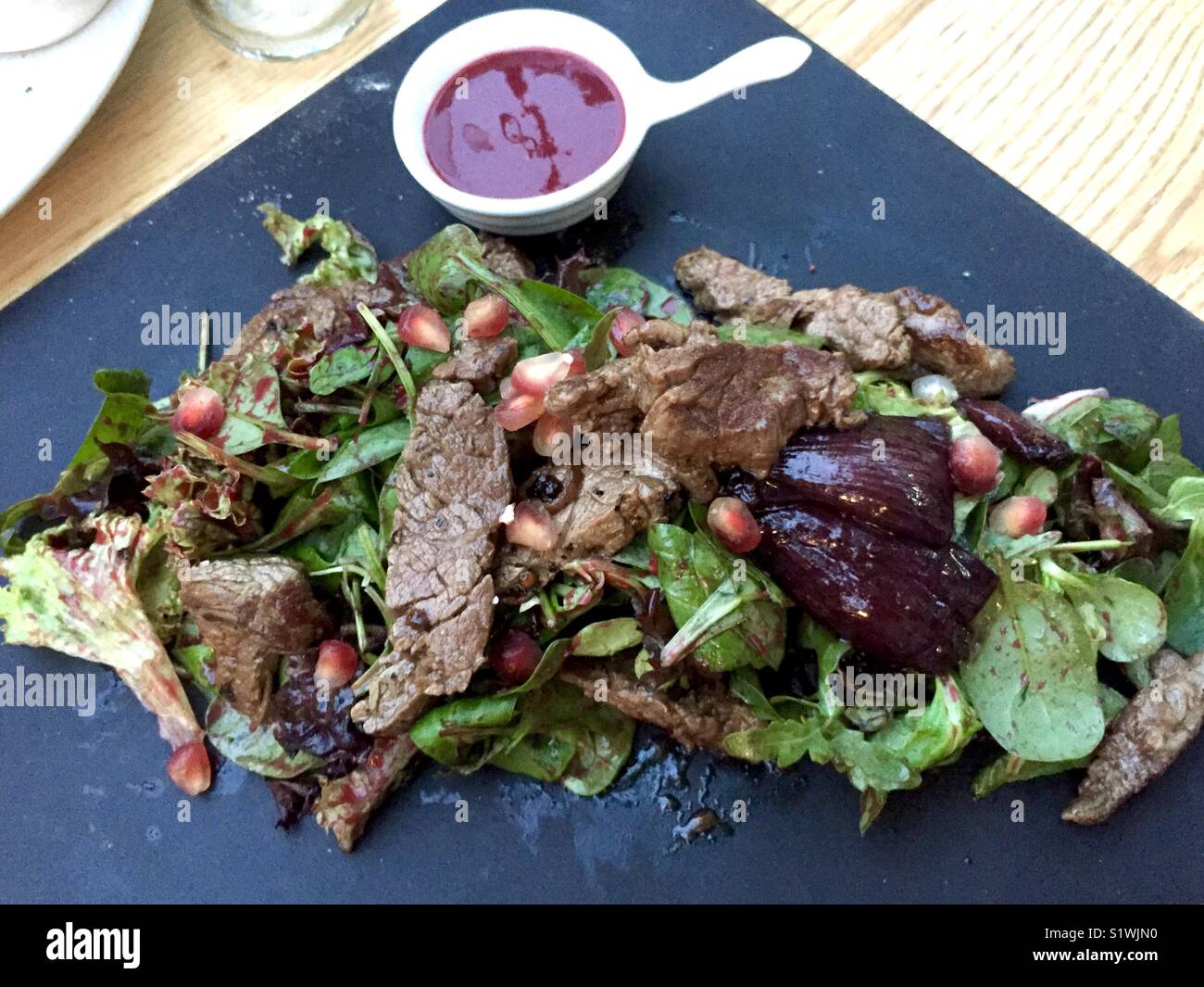 Rindfleisch Salat an Tapas Bar Stockfoto