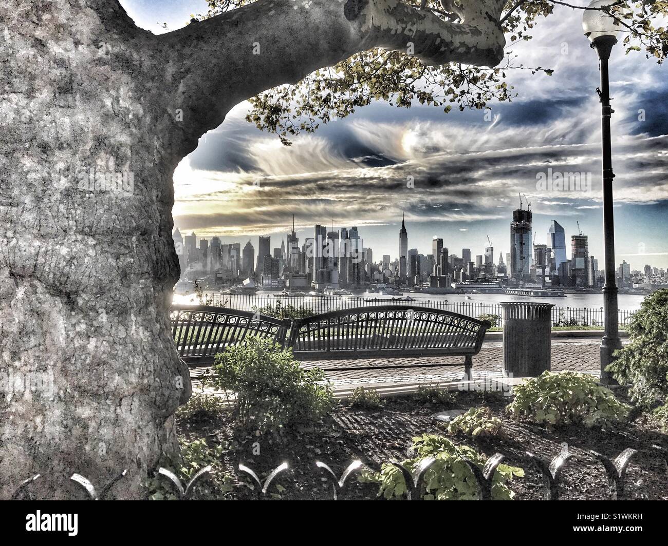 Ein New York City Blick von einem Park in New Jersey Weehawken Stockfoto
