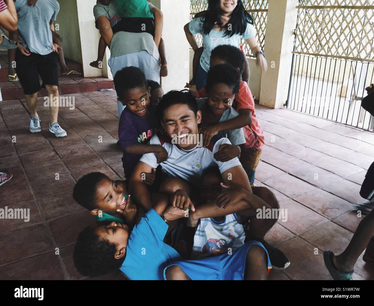 Spaß mit den einheimischen Kindern in Pampanga Philippines Stockfoto