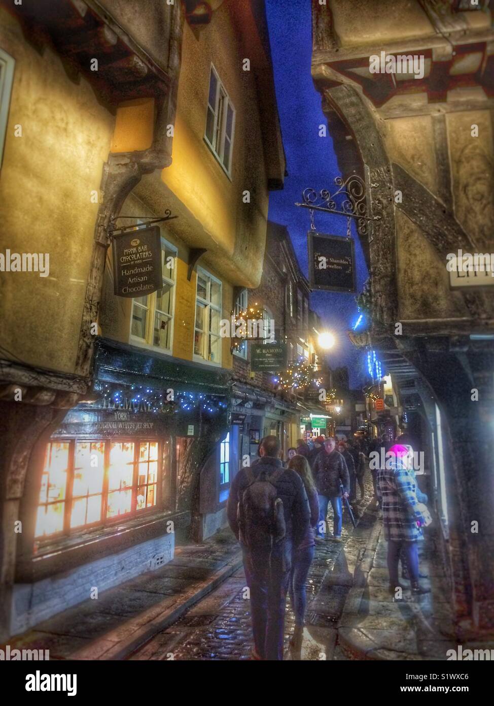 The Shambles im Winter York North Yorkshire England Großbritannien Großbritannien Großbritannien Großbritannien Großbritannien Großbritannien Großbritannien Großbritannien Großbritannien Großbritannien Großbritannien - Smartphone-aufgenommenes Stockfoto