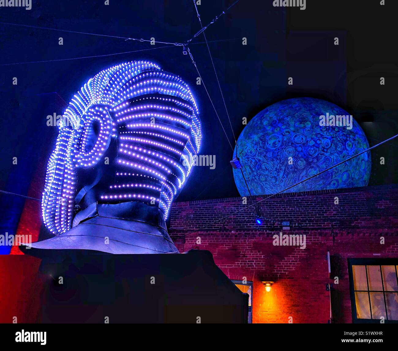 Künstlerische Installationen im historischen Distillery District in Toronto das Licht Festival angezeigt. Stockfoto Künstlerische Installationen im historischen Distillery District in Toronto das Licht Festival angezeigt. Stockfoto