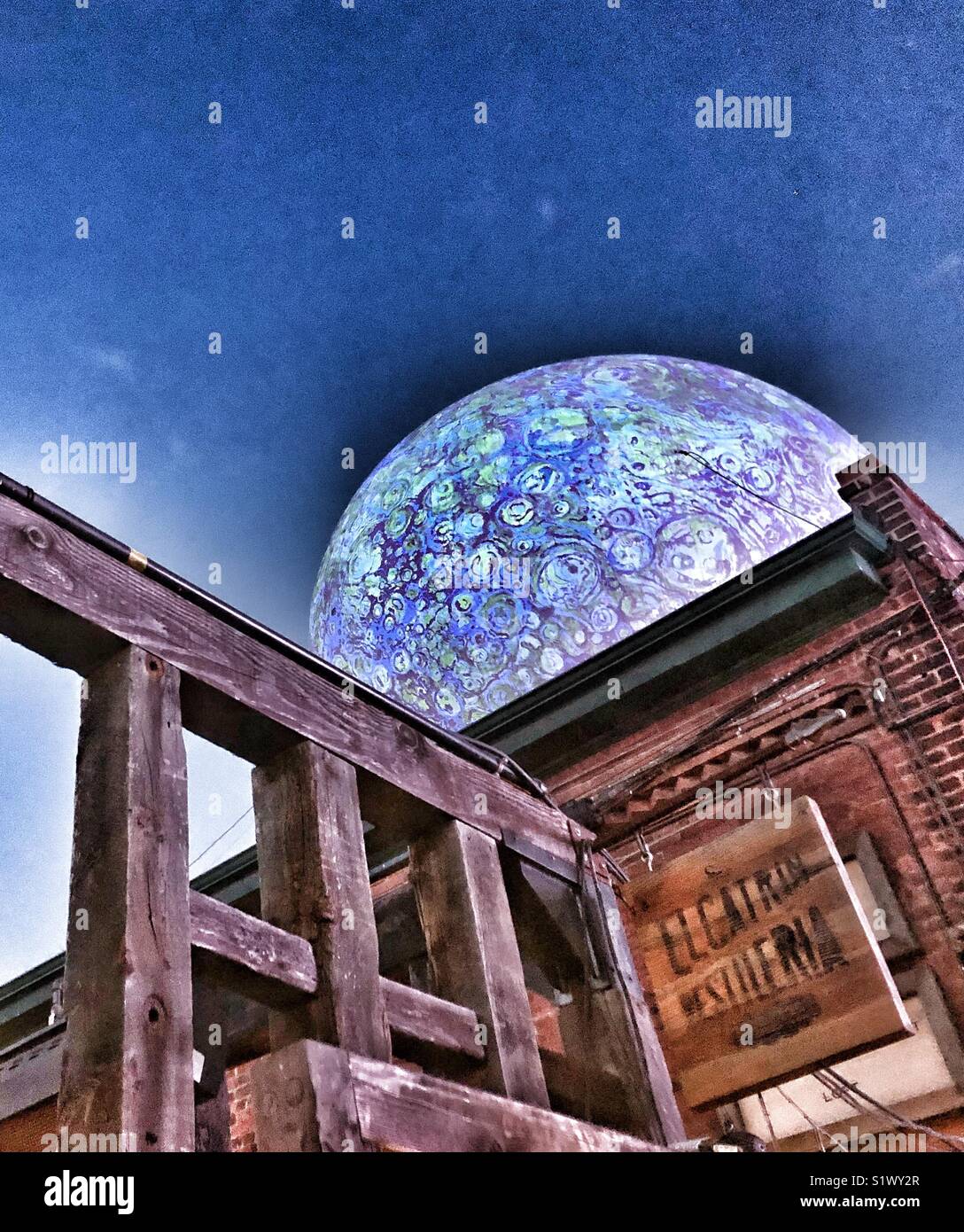 Mond Brennen, eine Lichtinstallation an der Toronto der jährliche Licht Festival im historischen Distillery District. Stockfoto Mond Brennen, eine Lichtinstallation an der Toronto der jährliche Licht Festival im historischen Distillery District. Stockfoto