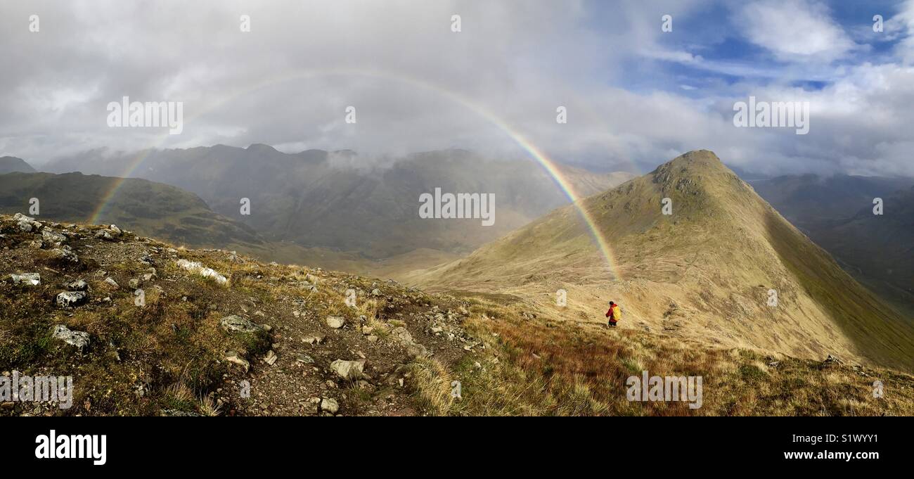 Regenbogen über Buchaille Etive Beag, Glencoe, Schottland Stockfoto