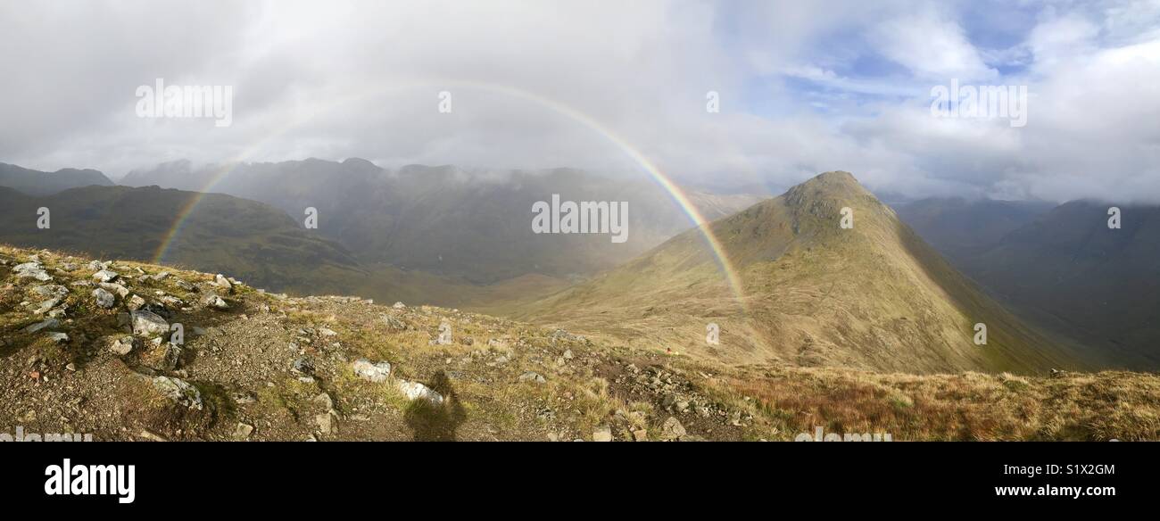 Regenbogen über Buchaille Etive Beag, Glencoe, Schottland Stockfoto